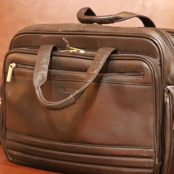 Kenneth Cole Reaction Show BUSiness Full-Grain Colombian Leather Dual Compartment Flapover 15.6-Inch Laptop Porfolio, Black